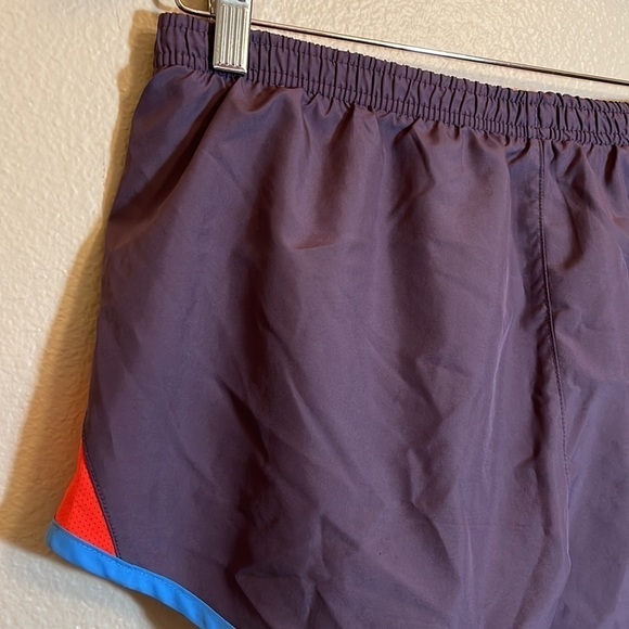 𝅺NIKE Athletic Running Shorts - Picture 7 of 13